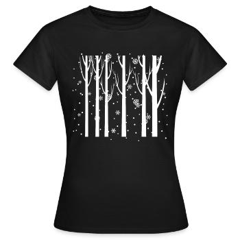 Winter forest trees snowfall Christmas gift idea - Women's T-Shirt - black - Front - AI Model Female 172 dark (172cm)