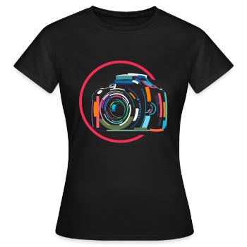 Photograph - Frauen T-Shirt - Schwarz - Vorne - AI Model Female 172 dark (172cm)