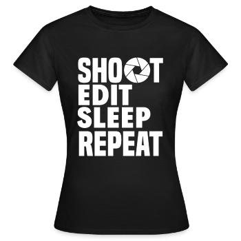 Photograph Beruf - Frauen T-Shirt - Schwarz - Vorne - AI Model Female 172 dark (172cm)