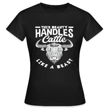Diese Schönheit Handhabt Hochlandkuh Wie Ein Biest - Frauen T-Shirt - Schwarz - Vorne - AI Model Female 172 dark (172cm)