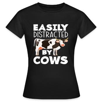 Facilement distrait par les vaches - T-shirt Femme - noir - Devant - AI Model Female 172 dark (172cm)
