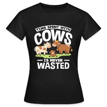 Passer du temps avec les vaches n’est jamais perdu - T-shirt Femme - noir - Devant - AI Model Female 172 dark (172cm)