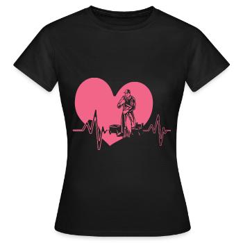 Fréquence cardiaque du soignant - T-shirt Femme - noir - Devant - AI Model Female 172 dark (172cm)