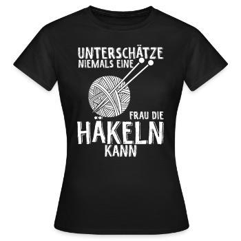 Unterschätze Niemals eine Frau Die Häkeln Kann Häk - Frauen T-Shirt - Schwarz - Vorne - AI Model Female 172 dark (172cm)