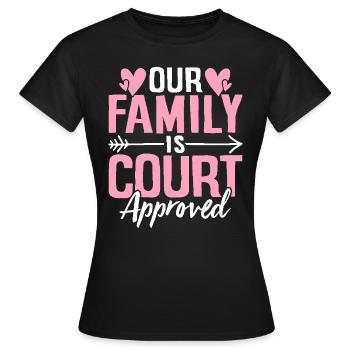 Notre famille est approuvée par le tribunal Gotcha drôle - T-shirt Femme - noir - Devant - AI Model Female 172 dark (172cm)