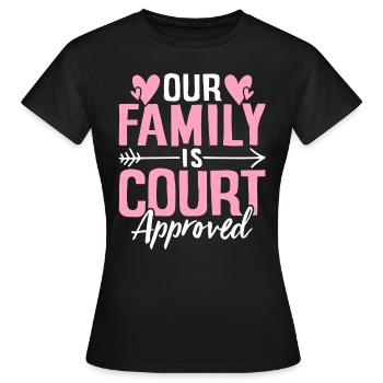 Notre famille est approuvée par le tribunal Gotcha drôle - T-shirt Femme - noir - Devant - AI Model Female 172 dark (172cm)
