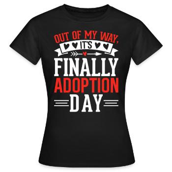 Aus dem Weg, es ist endlich Adoptionstag Gotcha - Frauen T-Shirt - Schwarz - Vorne - AI Model Female 172 dark (172cm)