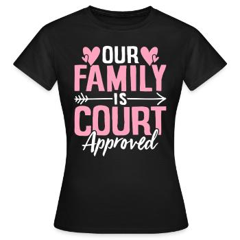 Notre famille est approuvée par le tribunal Gotcha drôle - T-shirt Femme - noir - Devant - AI Model Female 172 dark (172cm)