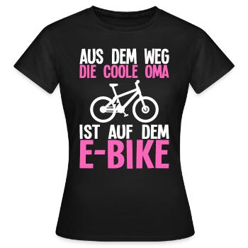 Aus Dem Weg Die Coole Oma Ist Auf Dem E-Bike - Frauen T-Shirt - Schwarz - Vorne - AI Model Female 172 dark (172cm)