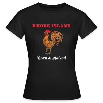 Rhode Island Born And Raised Red Rooster Hahn - Frauen T-Shirt - Schwarz - Vorne - AI Model Female 172 dark (172cm)