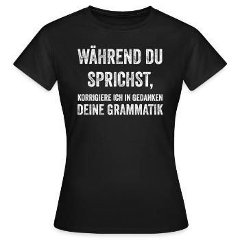 Während du sprichst Grammatik korrigieren Spruch - Frauen T-Shirt - Schwarz - Vorne - AI Model Female 172 dark (172cm)