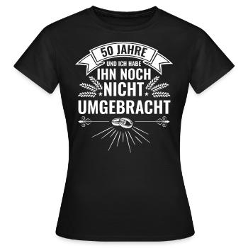 Goldene Hochzeit 50 Jahre Ehe Hochzeitstag - Frauen T-Shirt - Schwarz - Vorne - AI Model Female 172 dark (172cm)