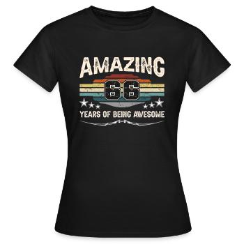 Rétro Vintage 66 ans d’être génial - T-shirt Femme - noir - Devant - AI Model Female 172 dark (172cm)