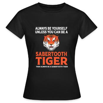 Säbelzahntiger Urzeit - Frauen T-Shirt - Schwarz - Vorne - AI Model Female 172 dark (172cm)