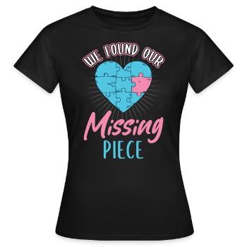 Nous avons trouvé notre pièce manquante : l’adoption - T-shirt Femme - noir - Devant - AI Model Female 172 dark (172cm)