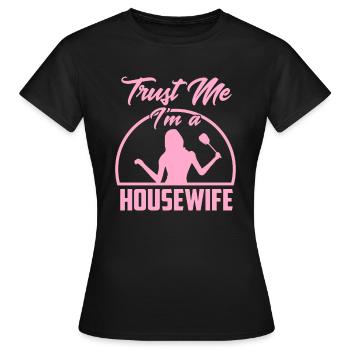 Croyez-moi, je suis une femme au foyer - T-shirt Femme - noir - Devant - AI Model Female 172 dark (172cm)