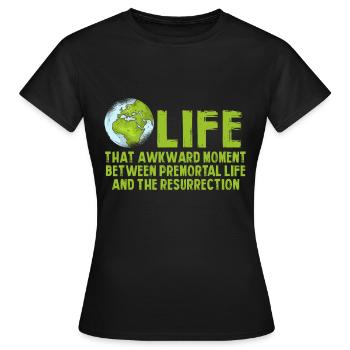 Vie Le moment embarrassant entre deux vies - T-shirt Femme - noir - Devant - AI Model Female 172 dark (172cm)