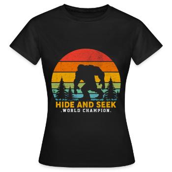 Cache-cache Champion du monde Bigfoot Wanderer - T-shirt Femme - noir - Devant - AI Model Female 172 dark (172cm)