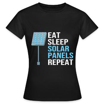 Erneuerbare Energien Solarzellen Photovoltaik - Frauen T-Shirt - Schwarz - Vorne - AI Model Female 172 dark (172cm)