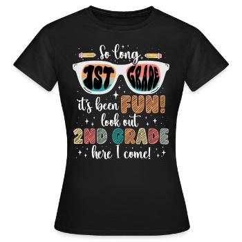 Ende der Grundschule CP CE1 zurück in die Schule - Frauen T-Shirt - Schwarz - Vorne - AI Model Female 172 dark (172cm)