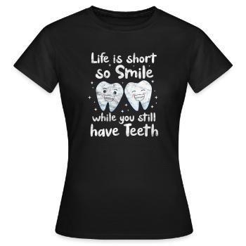 Zahnarzt - Frauen T-Shirt - Schwarz - Vorne - AI Model Female 172 dark (172cm)