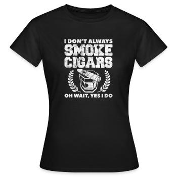 Zigarre Whiskey - Frauen T-Shirt - Schwarz - Vorne - AI Model Female 172 dark (172cm)