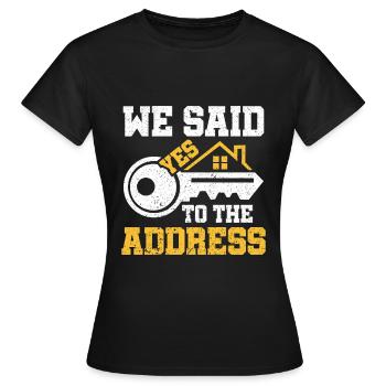 We Said Yes to the Adress - Stolzer Hausbesitzer - Frauen T-Shirt - Schwarz - Vorne - AI Model Female 172 dark (172cm)