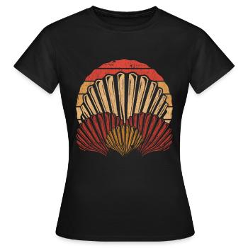 Retro Summer Vacationer Sea Gift Shell - Women's T-Shirt - black - Front - AI Model Female 172 dark (172cm)