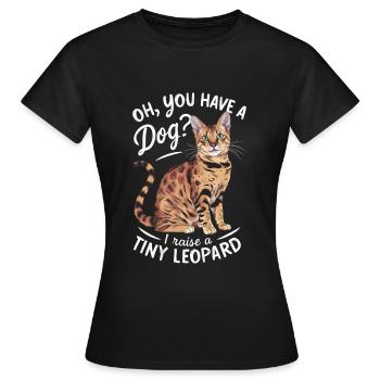 Katze Winzig Leopard Geschenk - Frauen T-Shirt - Schwarz - Vorne - AI Model Female 172 dark (172cm)