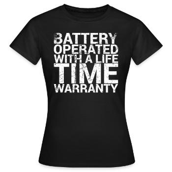 Batteriebetrieben Mit Lebenslanger Garantie Für - Frauen T-Shirt - Schwarz - Vorne - AI Model Female 172 dark (172cm)