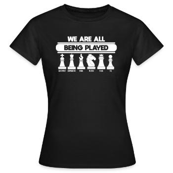 Les échecs sont joués toutes les pièces d’échecs du gouvernement - T-shirt Femme - noir - Devant - AI Model Female 172 dark (172cm)
