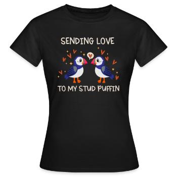 Sending Love To My Stud Puffin Liebe Beziehung - Frauen T-Shirt - Schwarz - Vorne - AI Model Female 172 dark (172cm)