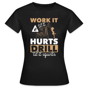 Work Til Hurt Squirts Oil Rig Oil Platform Saying - T-shirt Femme - noir - Devant - AI Model Female 172 dark (172cm)