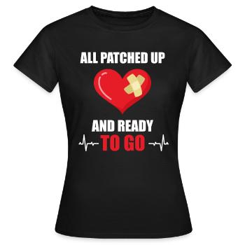 All Patched Up Ready To Go Herzattacke Herzinfarkt - Frauen T-Shirt - Schwarz - Vorne - AI Model Female 172 dark (172cm)