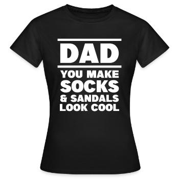 Vater Socken & Sandalen Lustig Vaterschaft Papa - Frauen T-Shirt - Schwarz - Vorne - AI Model Female 172 dark (172cm)