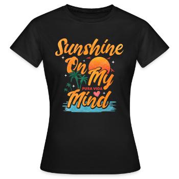 Pura Vida Sunshine Costa Rica Lateinamerika - Frauen T-Shirt - Schwarz - Vorne - AI Model Female 172 dark (172cm)