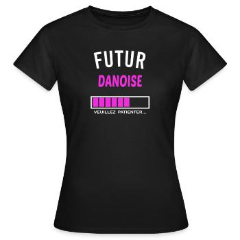 futur Danoise - T-shirt Femme - noir - Devant - AI Model Female 172 dark (172cm)