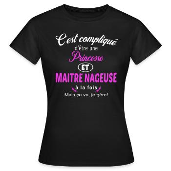 c'est compliqué princesse et maitre nageuse - T-shirt Femme - noir - Devant - AI Model Female 172 dark (172cm)