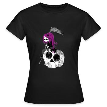 Gothic Mädchen mit Sense sitze auf Skull Halloween - Frauen T-Shirt - Schwarz - Vorne - AI Model Female 172 dark (172cm)