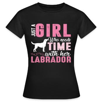 Labrador - Frauen T-Shirt - Schwarz - Vorne - AI Model Female 172 dark (172cm)