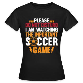 Playing Soccer - I Am Watching The Important Socce - Frauen T-Shirt - Schwarz - Vorne - AI Model Female 172 dark (172cm)