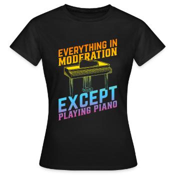 Klaver keyboard - alt med måde undtagen P - Dame-T-shirt - sort - Foran - AI Model Female 172 dark (172cm)