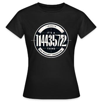 1443572 badge d’identité exclusif - T-shirt Femme - noir - Devant - AI Model Female 172 dark (172cm)
