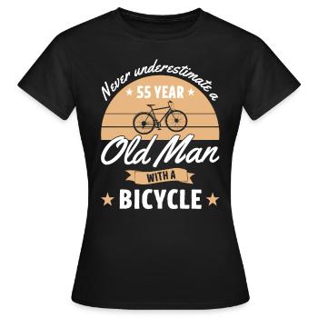 Never underestimate a 55 year old man with bicycle - T-shirt Femme - noir - Devant - AI Model Female 172 dark (172cm)