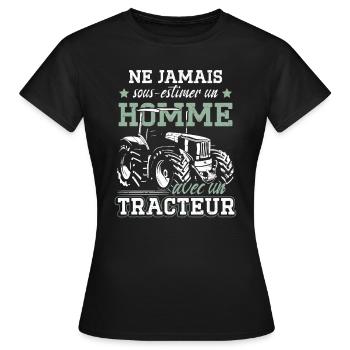 Ne Jamais Sous-Estimer Un Homme Avec Un Tracteur - T-shirt Femme - noir - Devant - AI Model Female 172 dark (172cm)