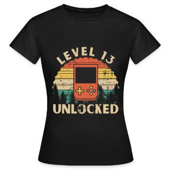 Level 13 freigeschaltet - Frauen T-Shirt - Schwarz - Vorne - AI Model Female 172 dark (172cm)