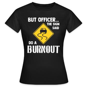 Mais l’officier a dit de faire un burnout - drôle de voiture - T-shirt Femme - noir - Devant - AI Model Female 172 dark (172cm)