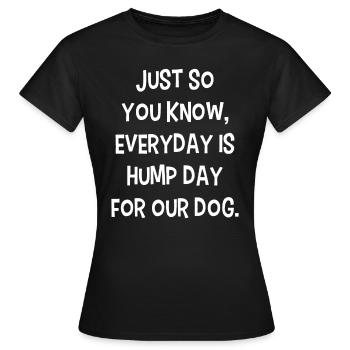 Jeder Tag ist Hump Day für unseren lustigen Hundebesitzer - Frauen T-Shirt - Schwarz - Vorne - AI Model Female 172 dark (172cm)