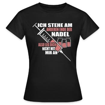 Ich stehe am anderen Ende der Nadel - Frauen T-Shirt - Schwarz - Vorne - AI Model Female 172 dark (172cm)