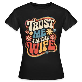 Frau Ehefrau Partnerin Familie Verheiratet - Frauen T-Shirt - Schwarz - Vorne - AI Model Female 172 dark (172cm)